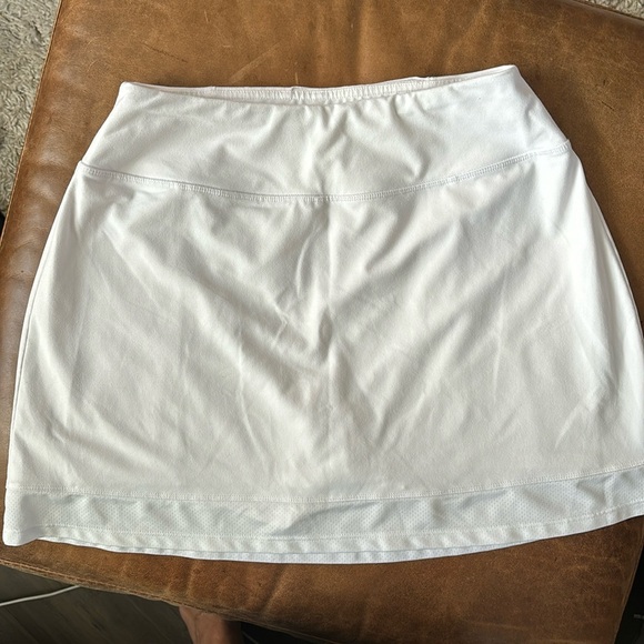 DSG Dresses & Skirts - DSG white golf skirt size medium